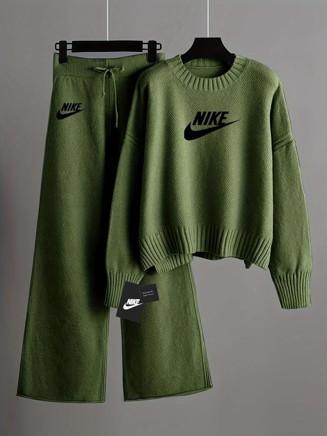 Two-Piece Set: Relaxed Fit, Soft Fabric, Modern Design for Everyday Wear