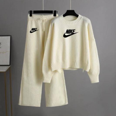 Two-Piece Set: Relaxed Fit, Soft Fabric, Modern Design for Everyday Wear